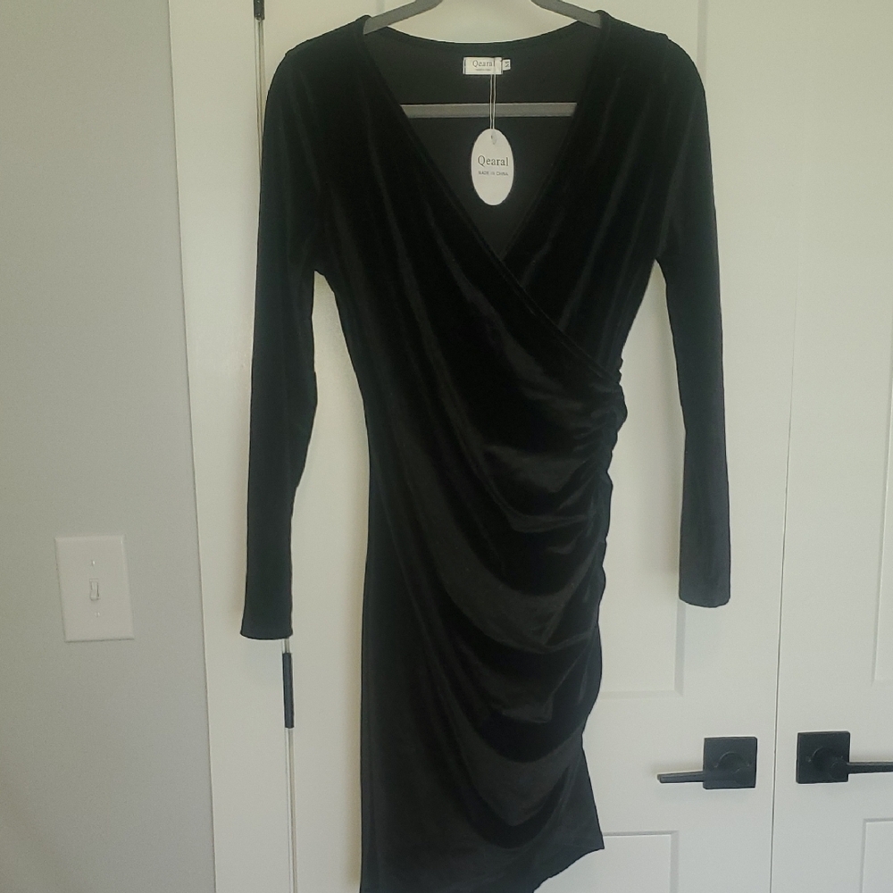 Qearal Black Long Sleeve Velvet Dress